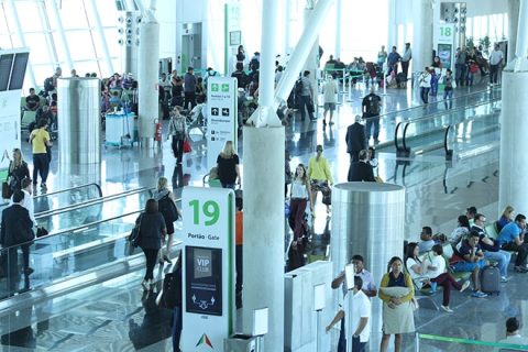 Aeroportos movimentam mais de 98 milhões de passageiros no 1º semestre.  Crescimento foi de 2,12%
