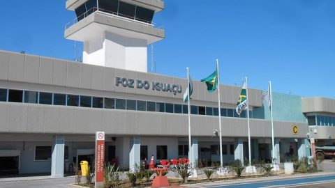 Infraero inicia em novembro reforma da pista do aeroporto de Foz de Iguaçu.
