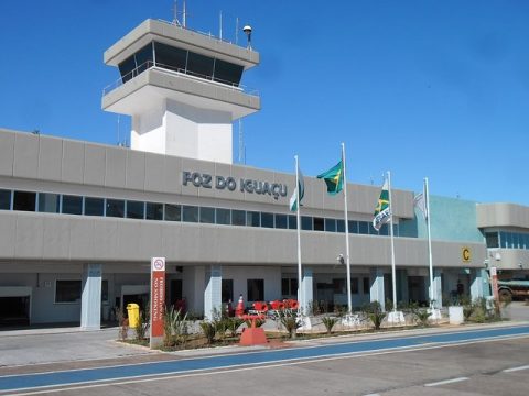 Infraero inicia em novembro reforma da pista do aeroporto de Foz de Iguaçu.