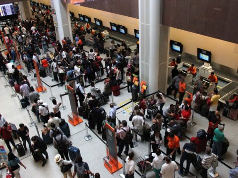 Mais de 2 milhões de passageiros devem passar pelos aeroportos da Infraero no feriado.