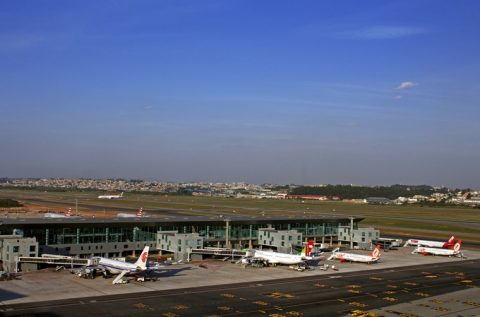 Falha em duto de combustível quase compromete operação do aeroporto de Guarulhos .