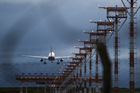 Abastecimento de aviões em Brasília é afetado por greve de caminhoneiros.