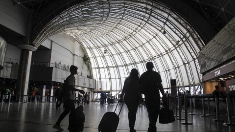 Privatizações de aeroportos elevaram custos sem ganhar eficiência, diz associação.