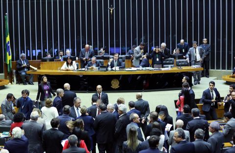 Câmara aprova projeto de lei que regulamenta transporte rodoviário de cargas.