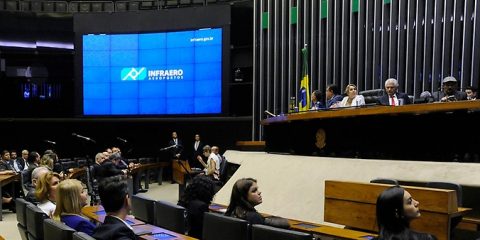 Sessão solene da Câmara comemora os 45 anos da Infraero.