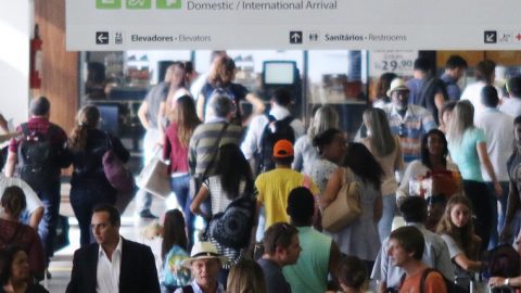 Aviação brasileira volta ao patamar de 100 milhões de passageiros transportados em 12 meses.