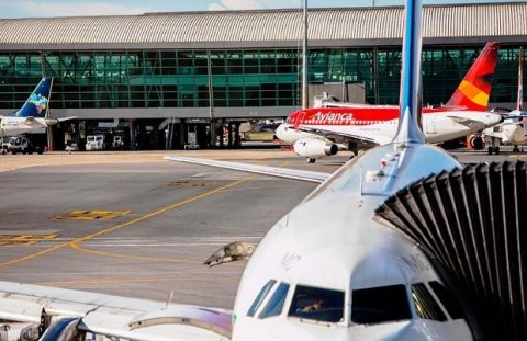 Aeroportos receberão reforços e postos de justificativa nas eleições.