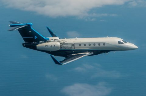 Embraer apresenta novos aviões no maior evento de aviação do mundo.