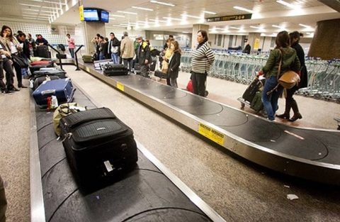 Cobrança de bagagem por aéreas entra na pauta do STJ nesta segunda.