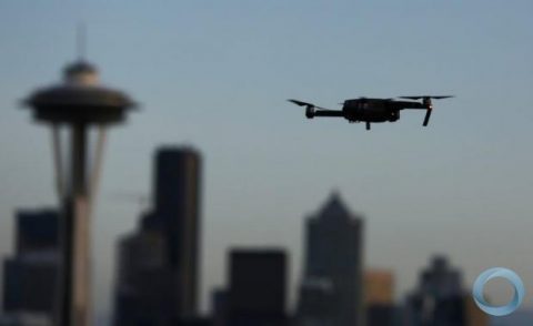 Indra anuncia sistema antidrone pioneiro para uso em aeroportos.