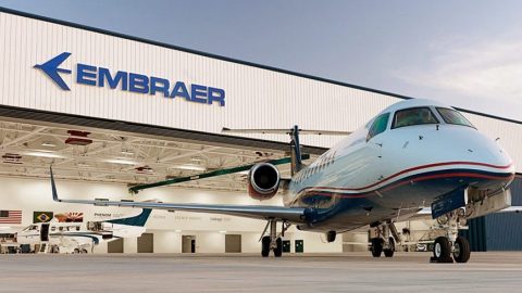 Embraer e Boeing assinam acordo para criar empresa de aviação comercial.
