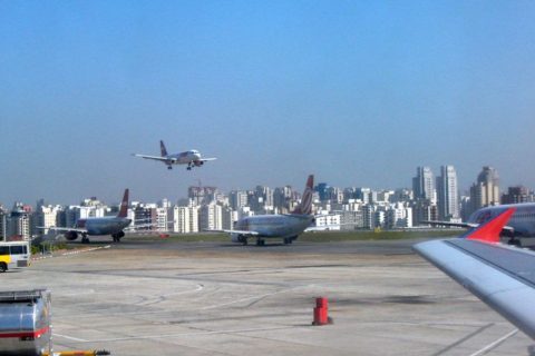 Redução da alíquota do ICMS sobre o combustível dos aviões em SP.